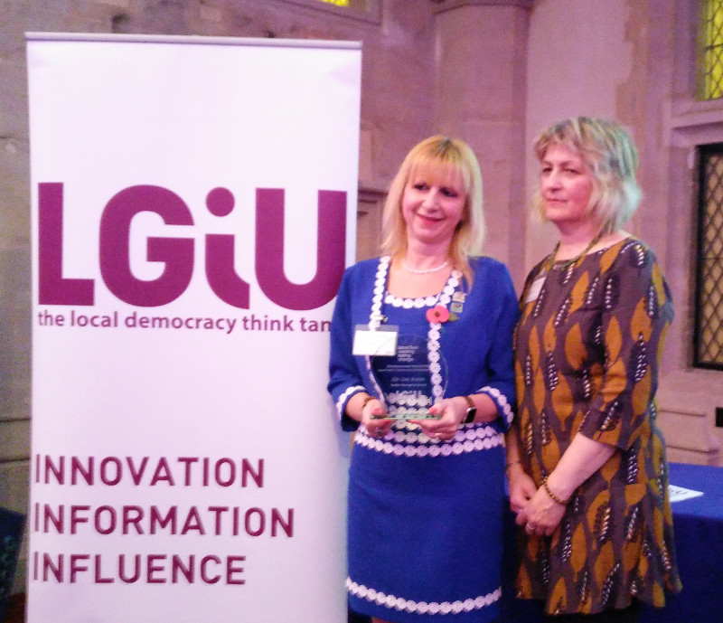 Lisa receiving the award