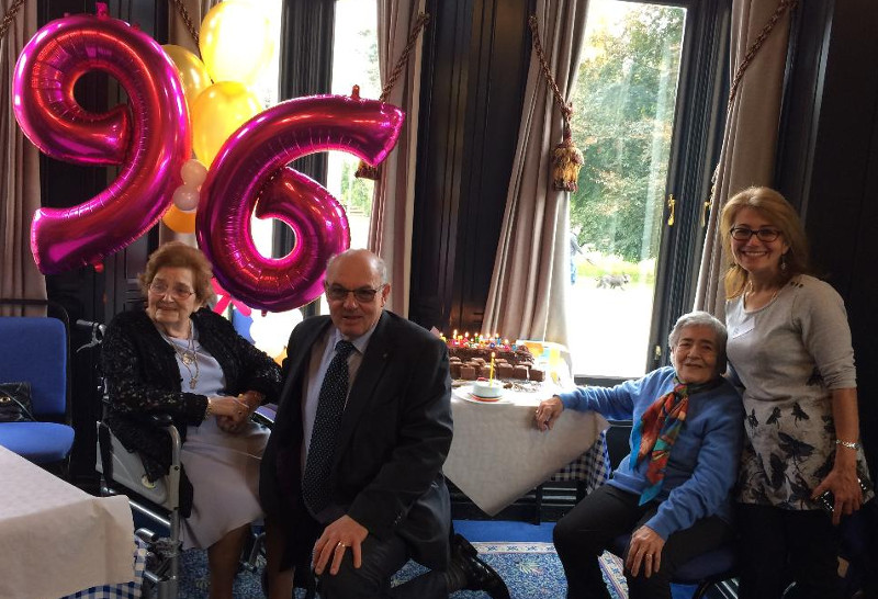 Stella & Adrian and Tita & Rosetta celebrating birthdays at DCUK Stella & Adrian and Tita & Rosetta celebrating birthdays at DCUK