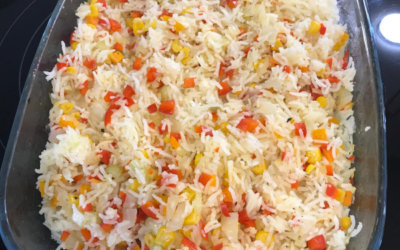 EASY DELICIOUS OVEN BAKED RICE WITH VEGGIES